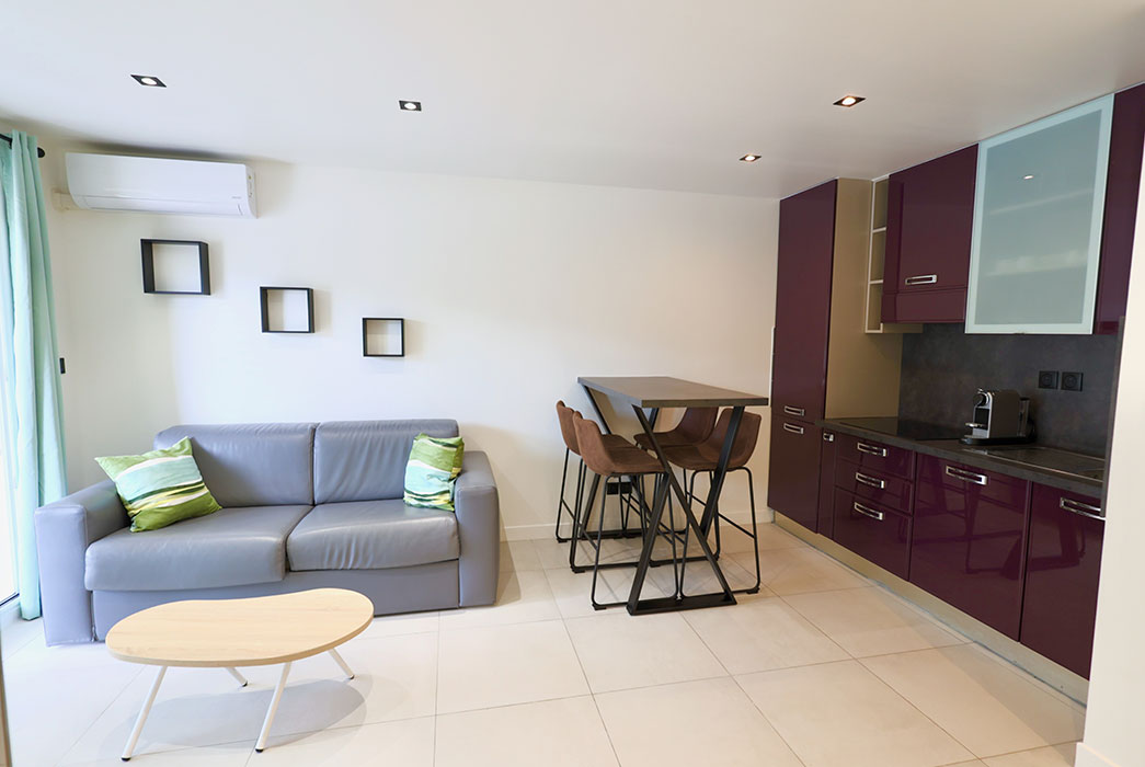 Apartment with kitchen and living area at Jardin de Babylone, naturist rental in Cap d’Agde