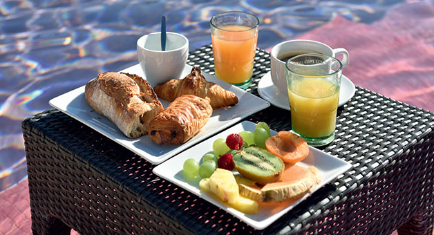 Breakfast at the Jardin d'Eden