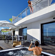 Апарт-отель Nautilia для натуристического отдыха, номера с видом на море