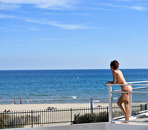 alquiler naturista Nautilia con vista al mar