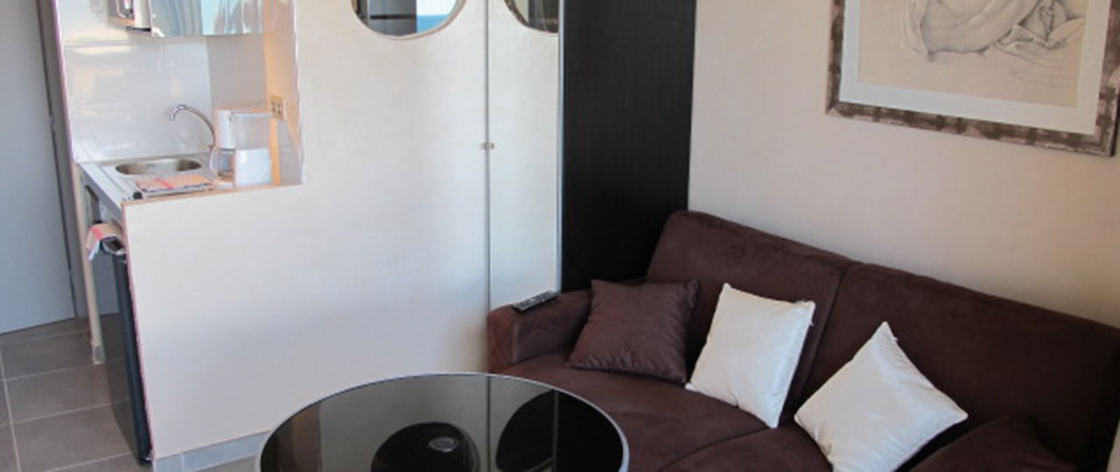 Lounge Classic naturist studio flat for rent