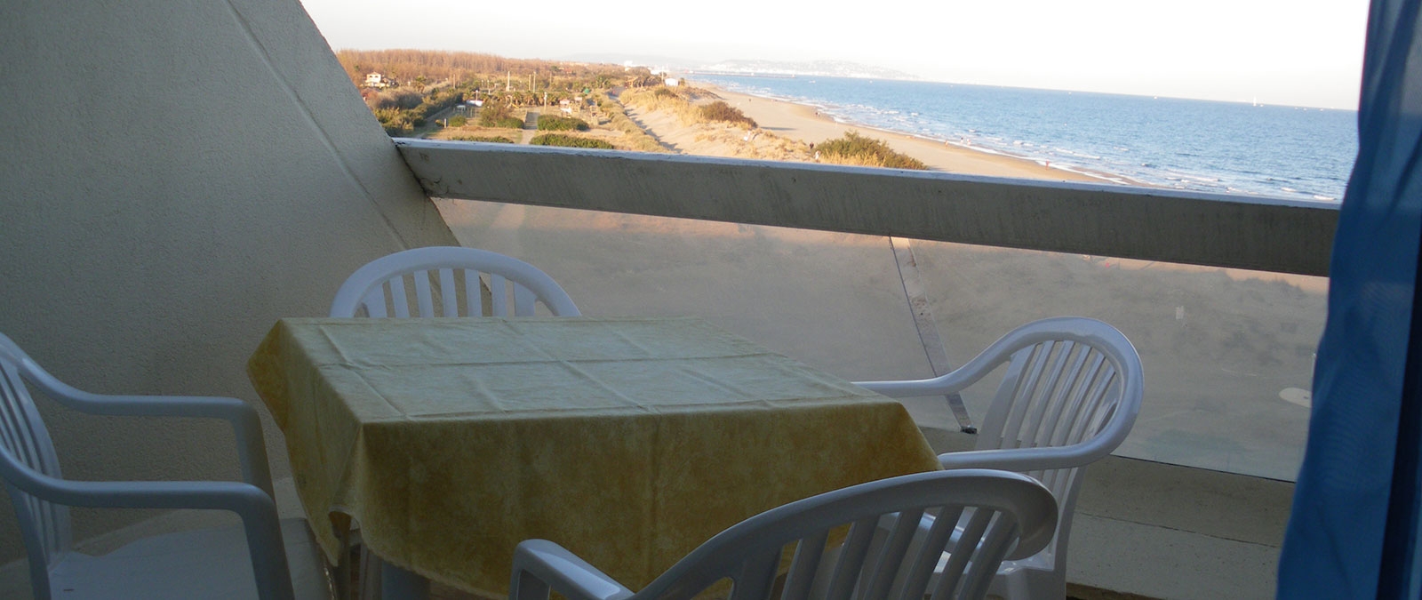 Classic naturist studio flat for rent with sea view terrace