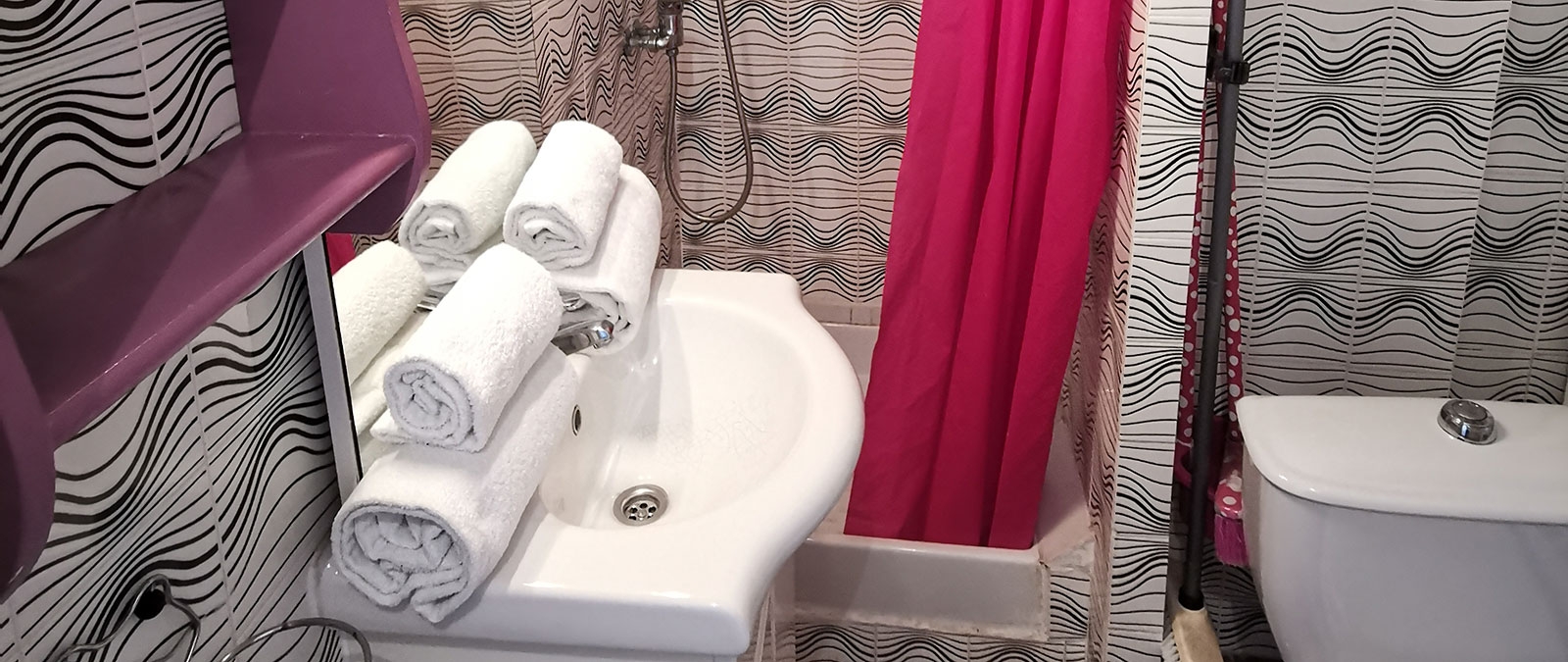 Cuarto de baño con ducha Alquiler de estudio naturista clásico
