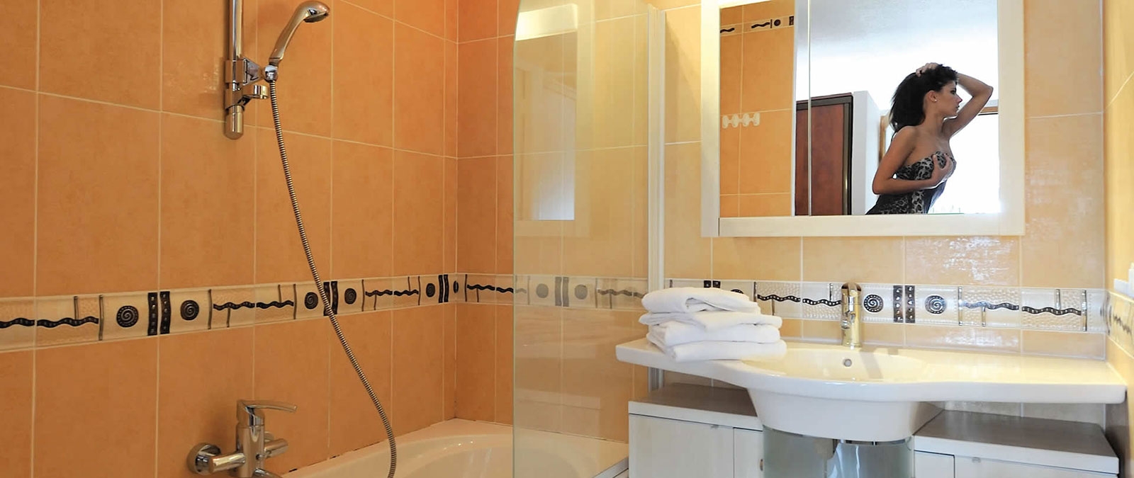 Bathroom with bath Maya Imagine Villa libertine rental