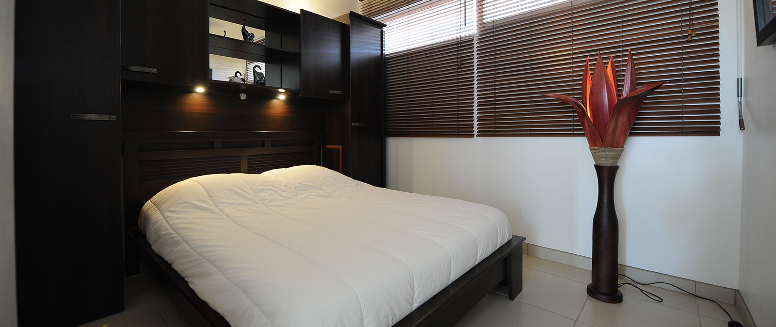 Separate bedroom Zen libertine apartment