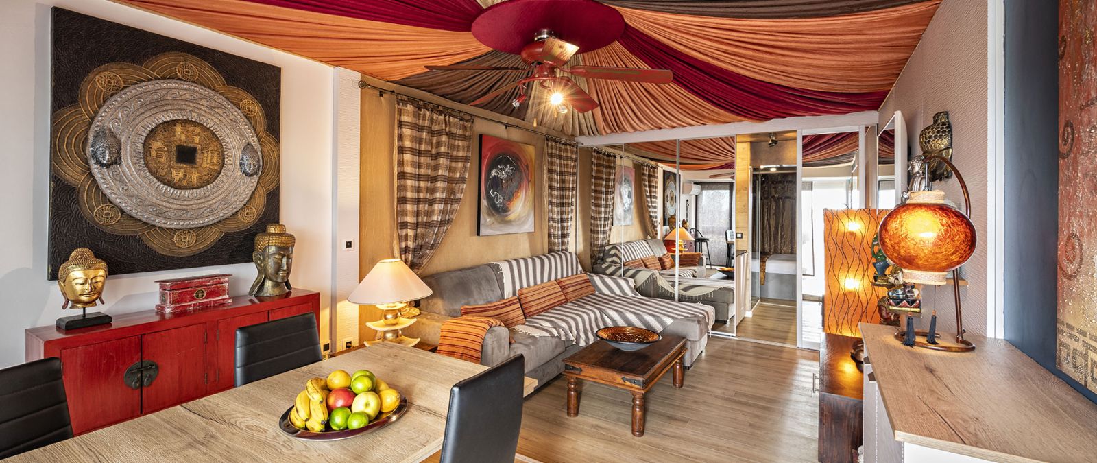 Separates Schlafzimmer mit Doppelbett FKK-Apartment Quinshi